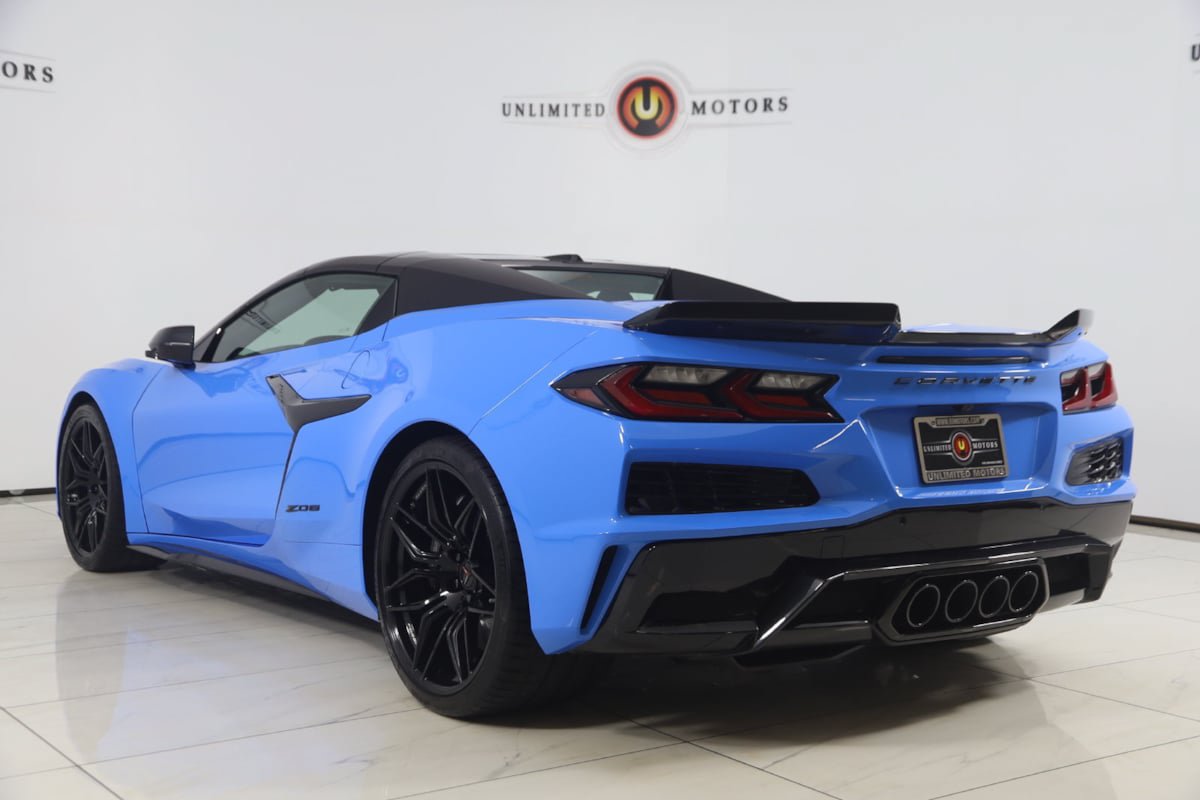 Used 2024 Chevrolet Corvette Z06 w/ Stealth Interior Trim Package RWD image 4