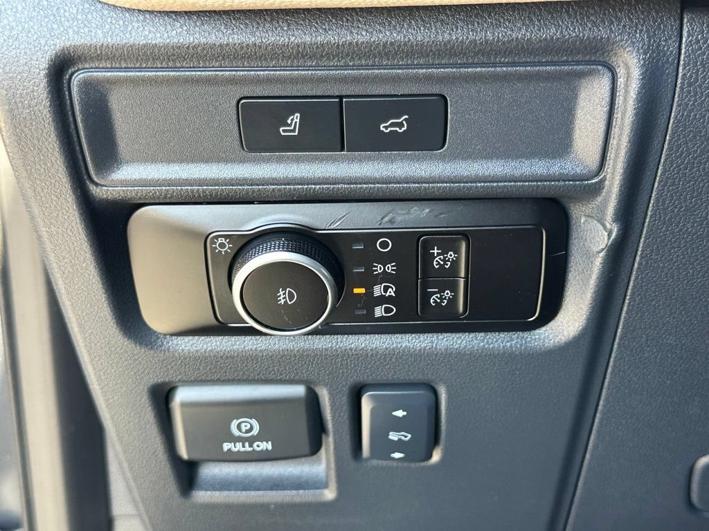 Used 2023 Ford Expedition Limited AWD/4WD image 34