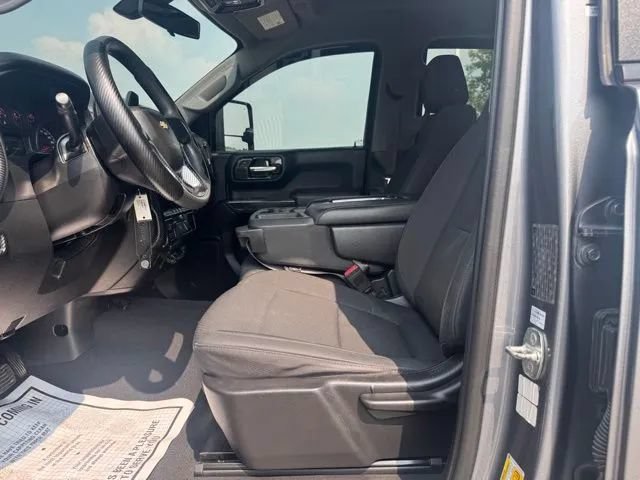 Used 2019 Chevrolet Silverado 1500 Custom w/ Custom Convenience Package AWD/4WD image 9