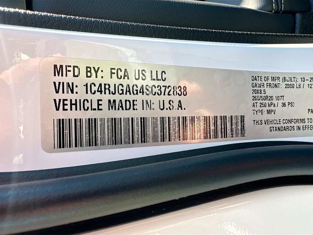 Used 2025 Jeep Grand Cherokee Laredo RWD image 34
