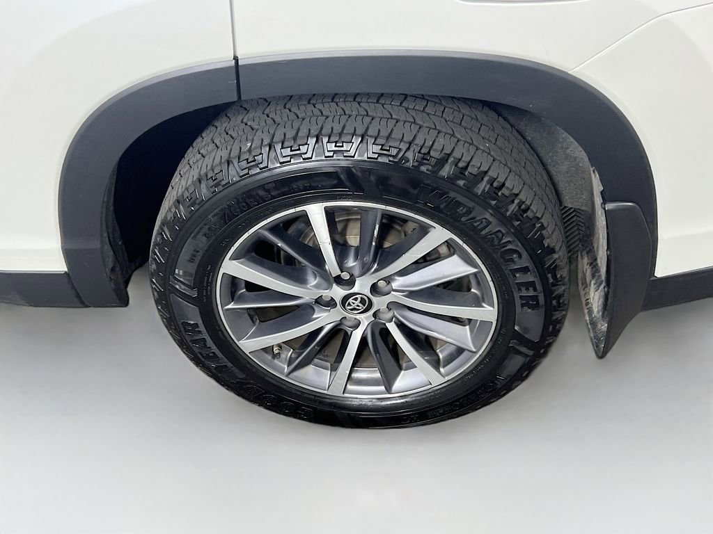 Used 2019 Toyota Highlander XLE AWD/4WD image 27