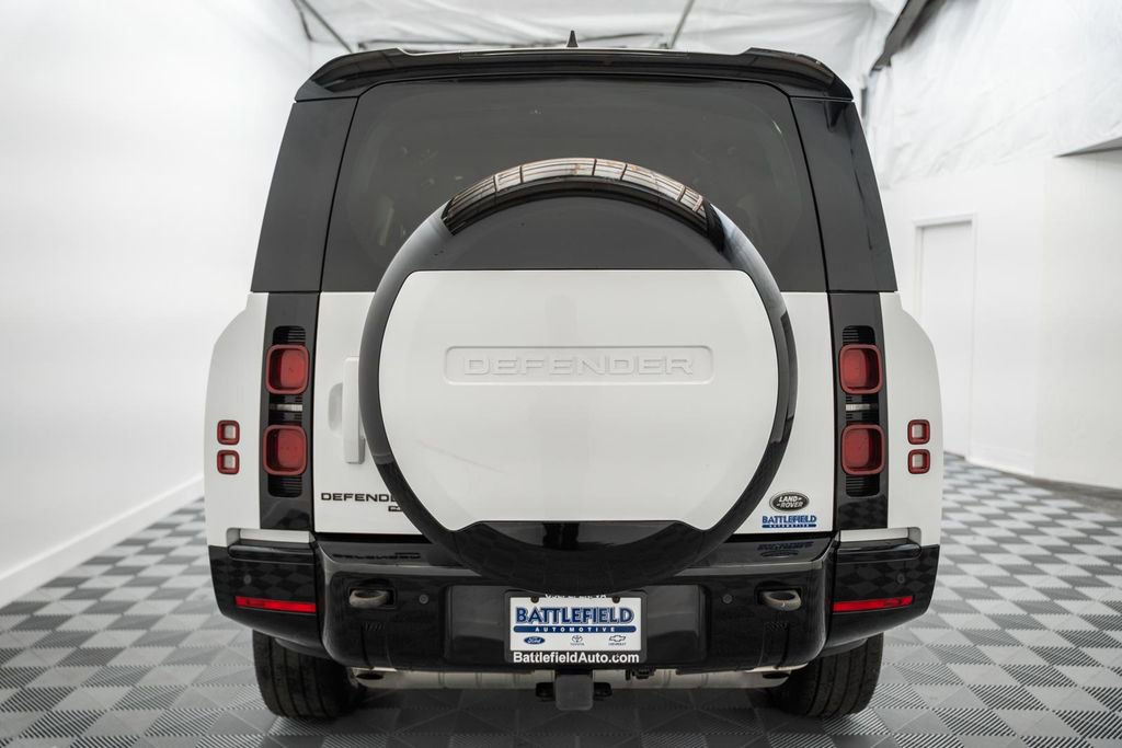 Used 2023 Land Rover Defender 130 X-Dynamic SE image 6