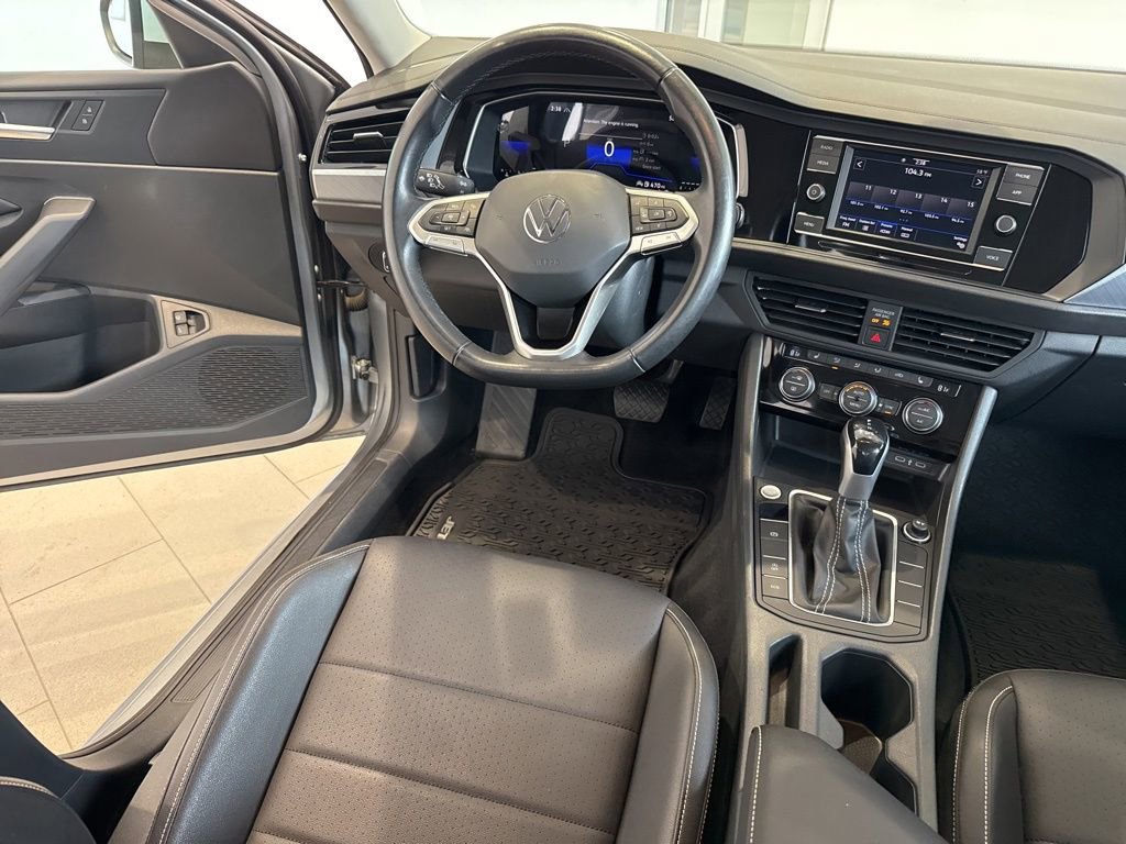 Used 2023 Volkswagen Jetta SE image 11