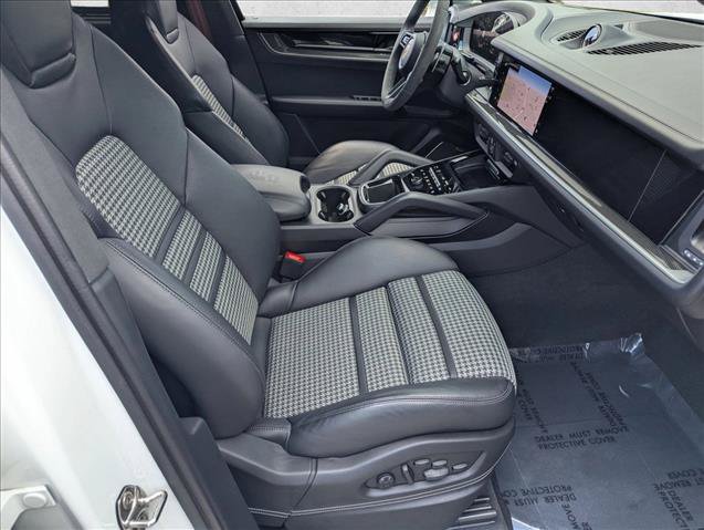Used 2024 Porsche Cayenne Turbo AWD/4WD image 21