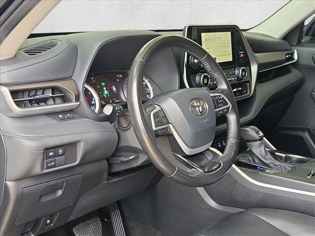 Used 2024 Toyota Highlander LE FWD image 9