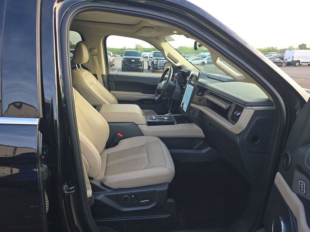 Used 2023 Ford Expedition Limited image 15