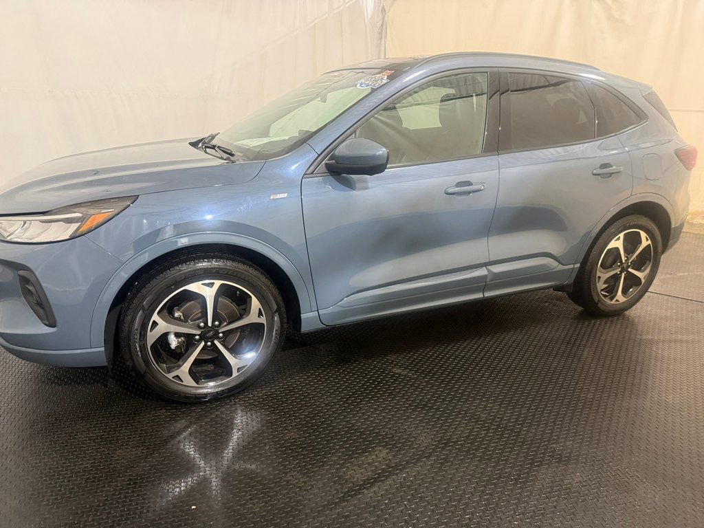 Used 2023 Ford Escape ST-Line Select w/ Tech Pack #2 image 5