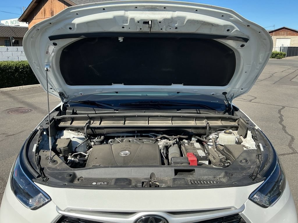 Used 2022 Toyota Highlander XLE AWD/4WD image 36