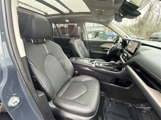 Used 2024 Toyota Grand Highlander Platinum image 25