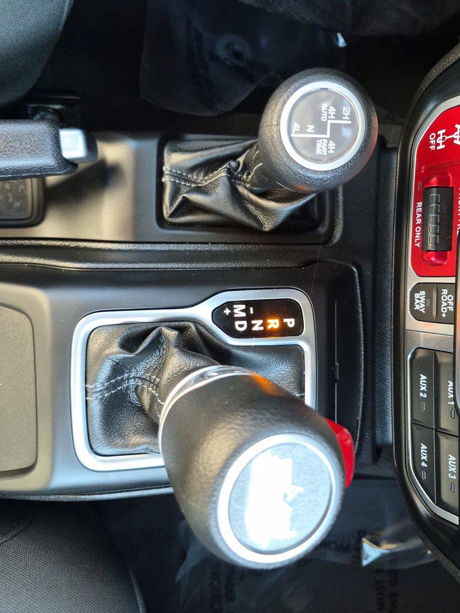 Certified 2025 Jeep Wrangler Unlimited Rubicon 4xe w/ Convenience Group AWD/4WD image 31