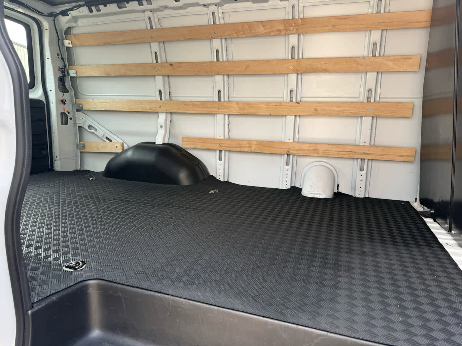 Used 2024 GMC Savana 2500 w/ Driver Convenience Package image 8