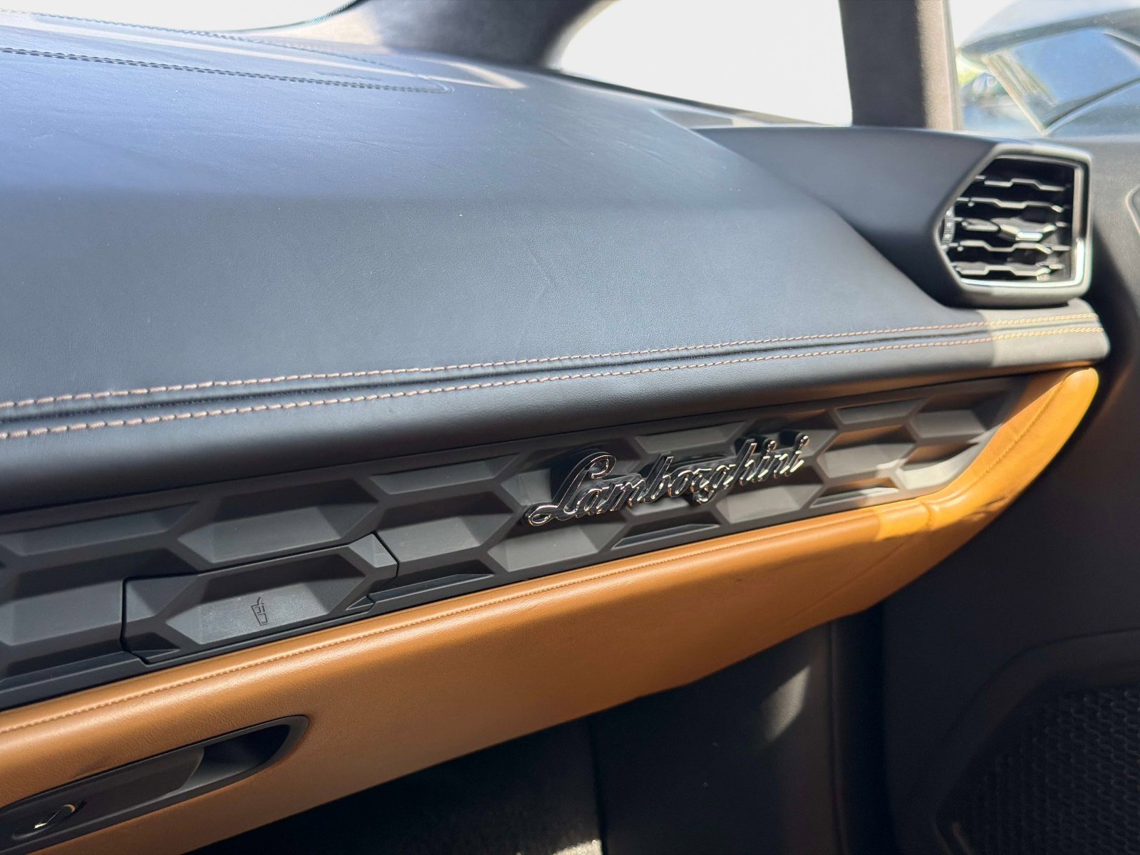 Used 2018 Lamborghini Huracan LP 580-2 image 40