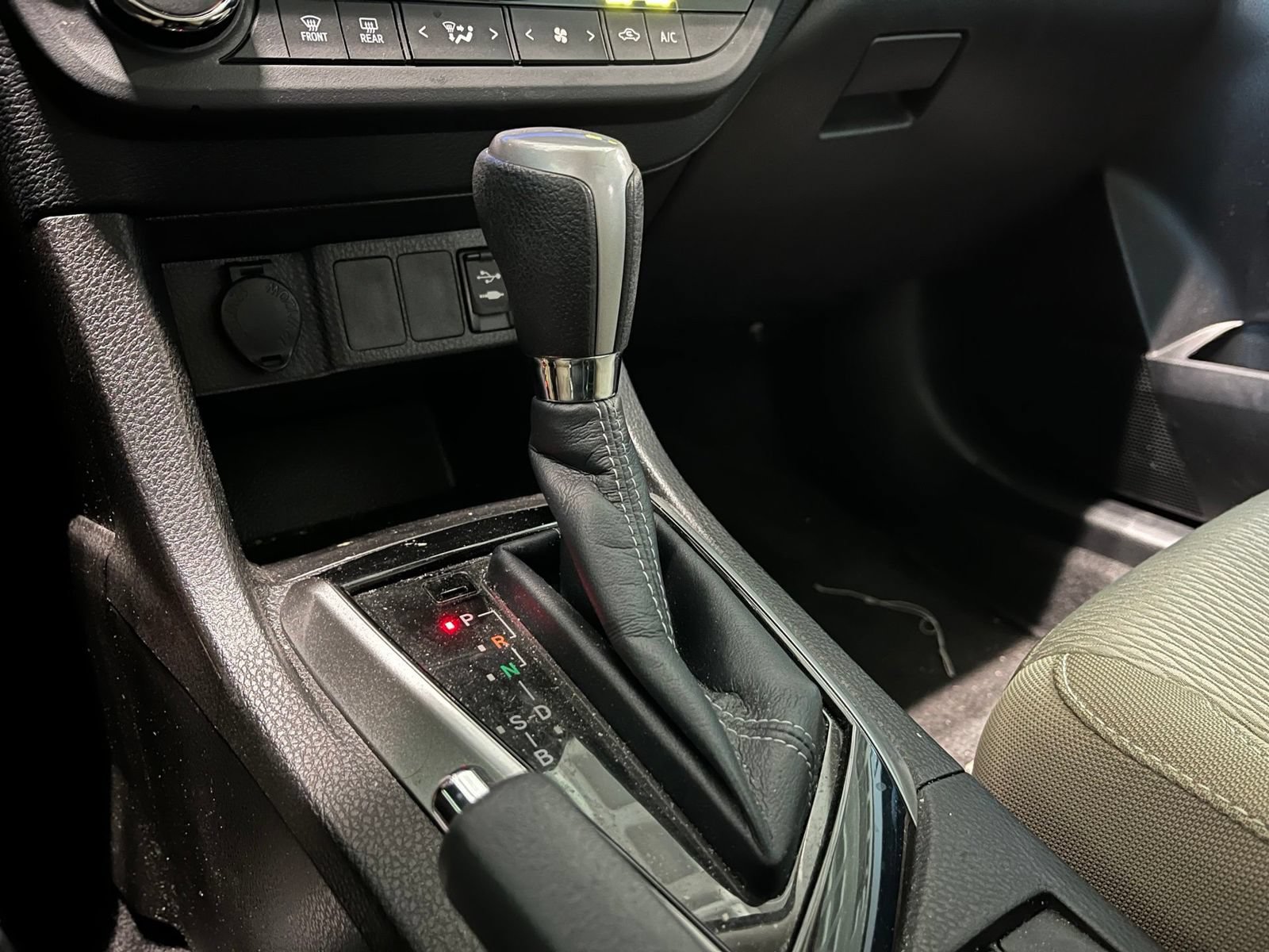 Used 2016 Toyota Corolla LE FWD image 24