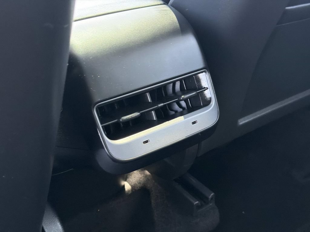 Used 2022 Tesla Model Y Performance AWD/4WD image 15