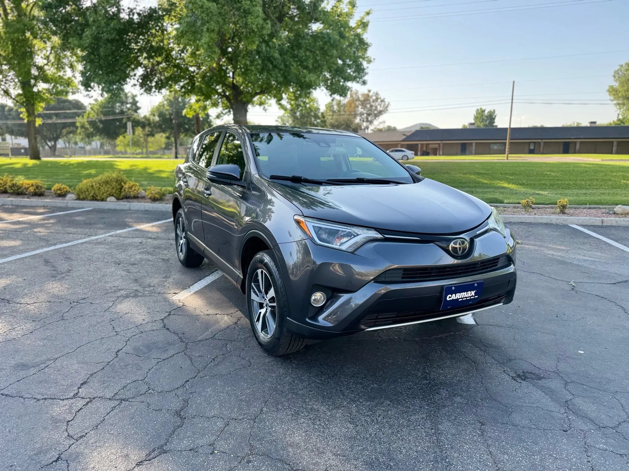 Used 2018 Toyota RAV4 XLE w/ Carpet Mat Package FWD image 1