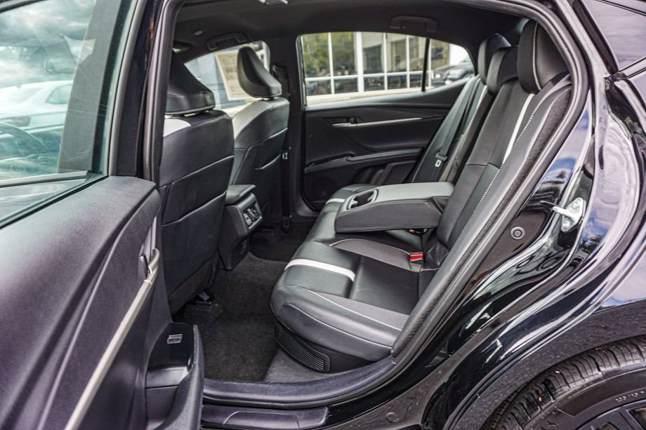 Used 2025 Toyota Camry SE image 18