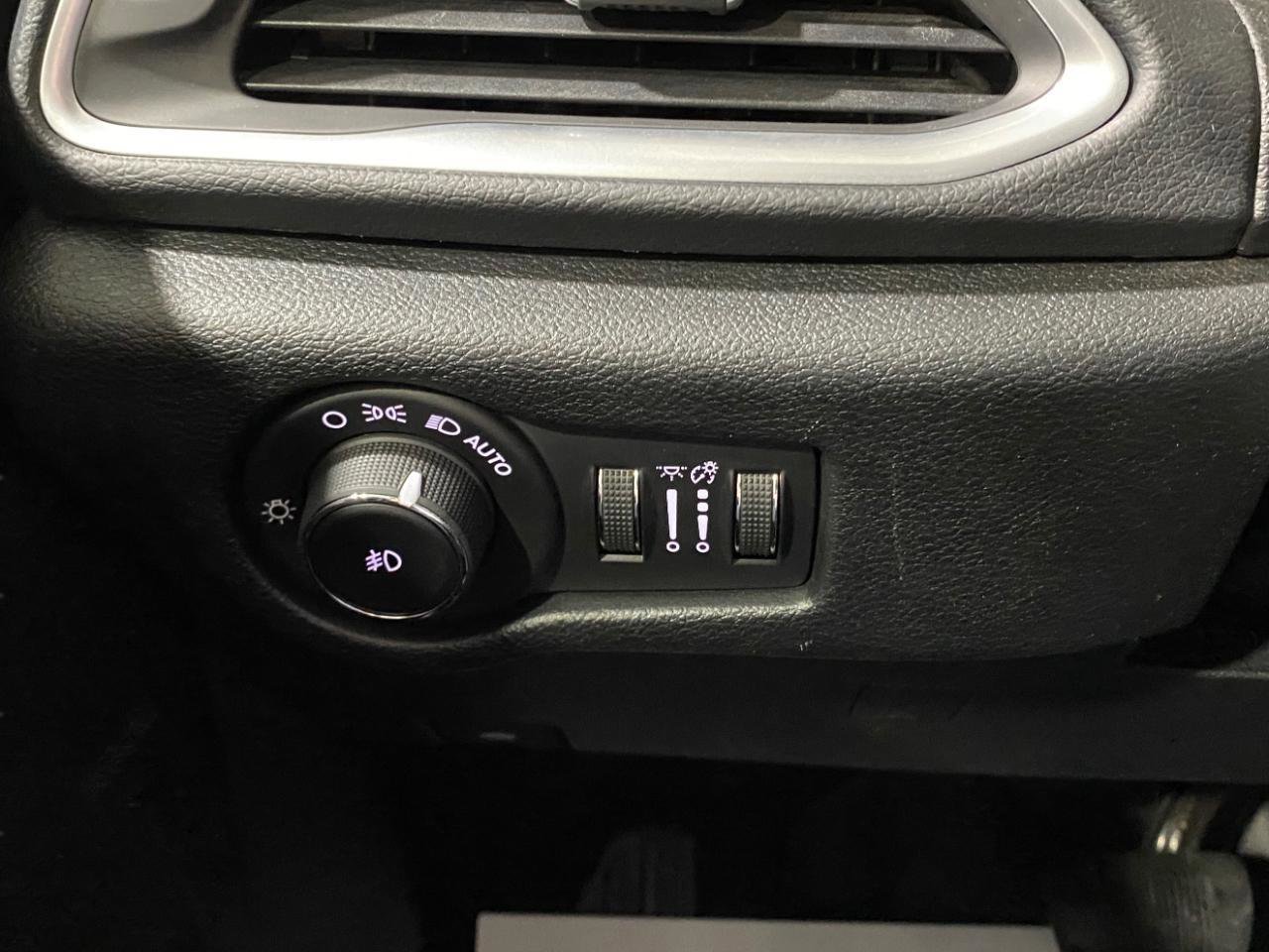 Used 2018 Chrysler Pacifica Touring Plus w/ S Appearance Package FWD image 21