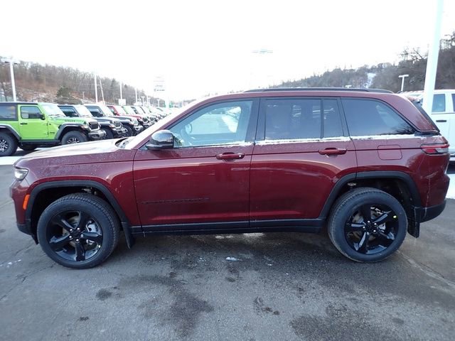 New 2025 Jeep Grand Cherokee Limited w/ Black Appearance Package image 2