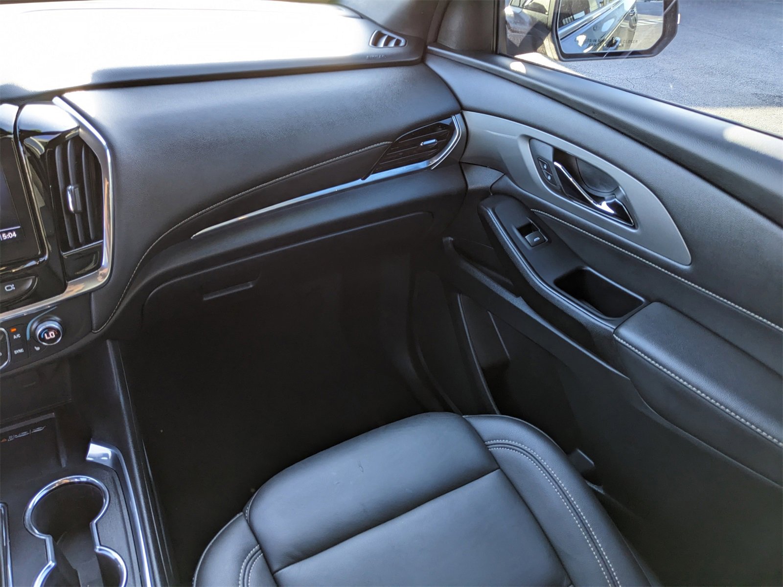 Used 2023 Chevrolet Traverse LT image 13