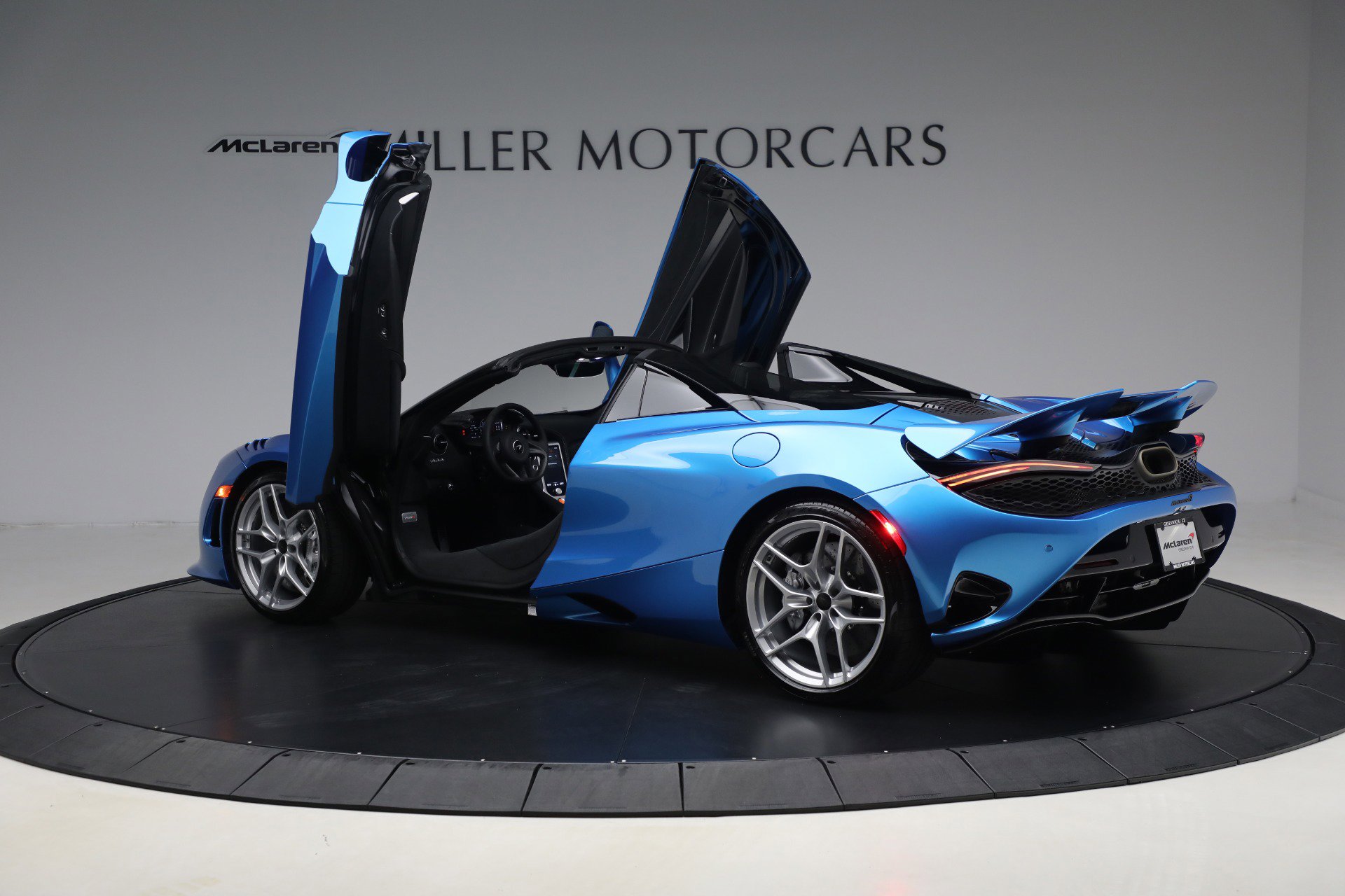Used 2025 McLaren 750S Spider RWD image 17
