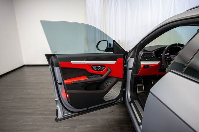 Used 2022 Lamborghini Urus image 16