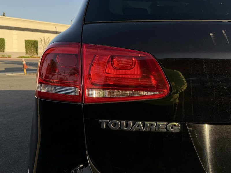 Used 2012 Volkswagen Touareg Hybrid AWD/4WD image 20