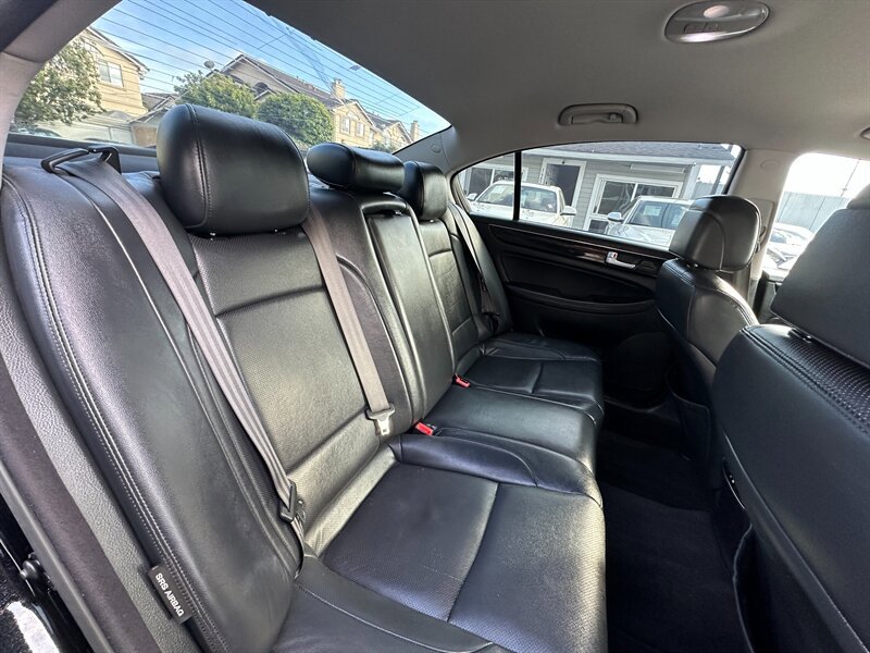 Used 2012 Hyundai Genesis 3.8 RWD image 21