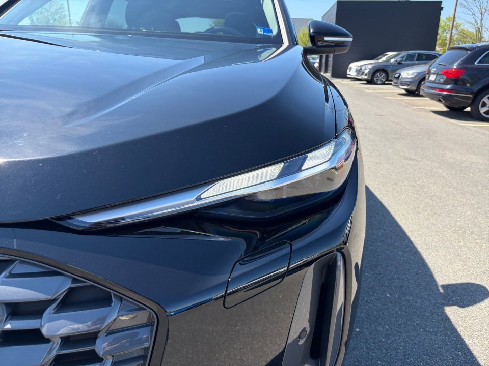 Used 2025 Audi Q5 Premium w/ Convenience Package image 26