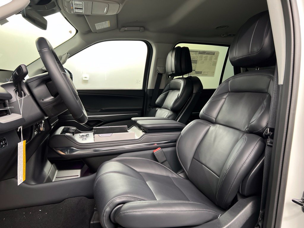Used 2026 Lincoln Navigator Premiere AWD/4WD image 27