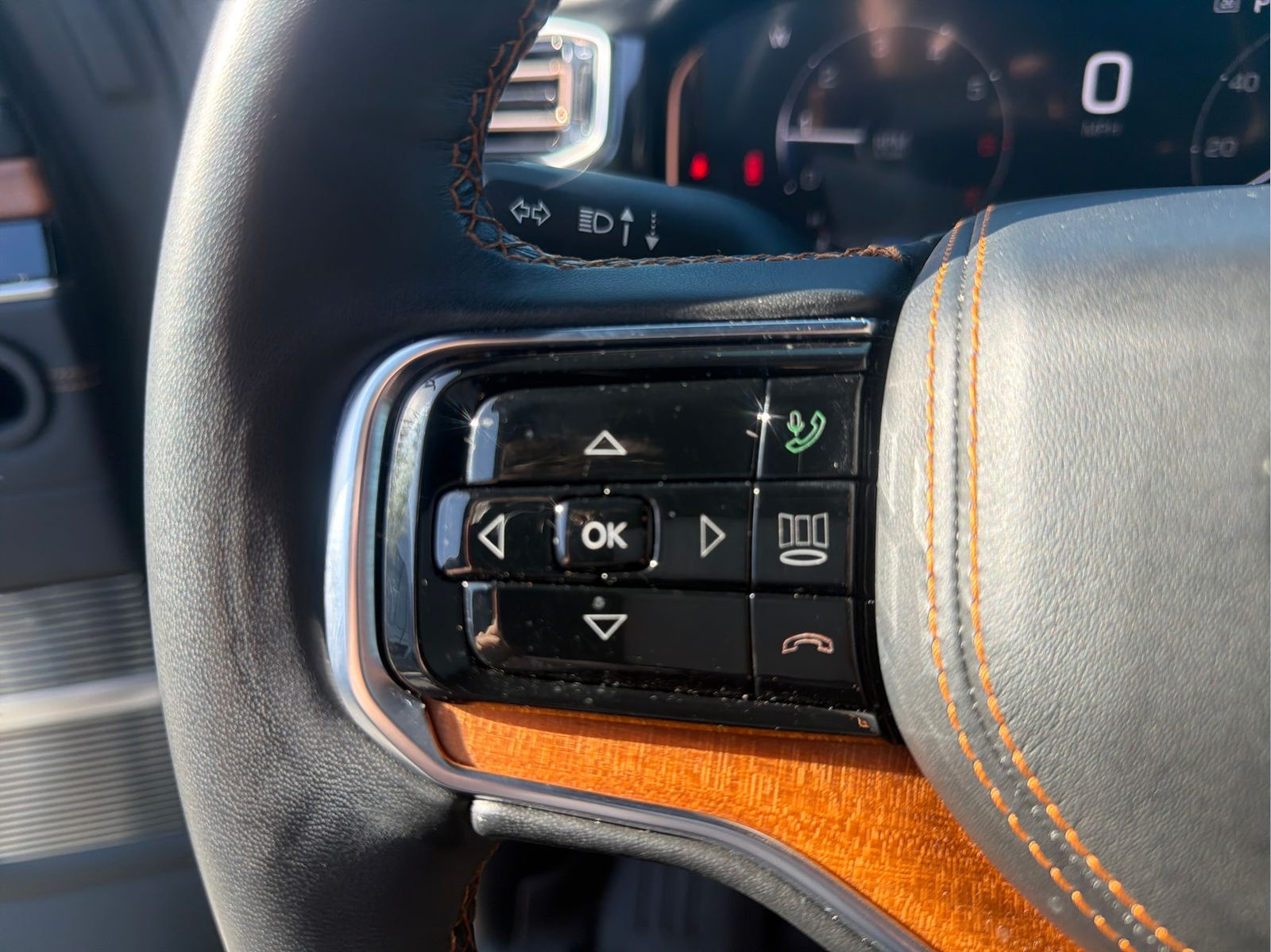 Used 2024 Jeep Grand Wagoneer Series III AWD/4WD image 39