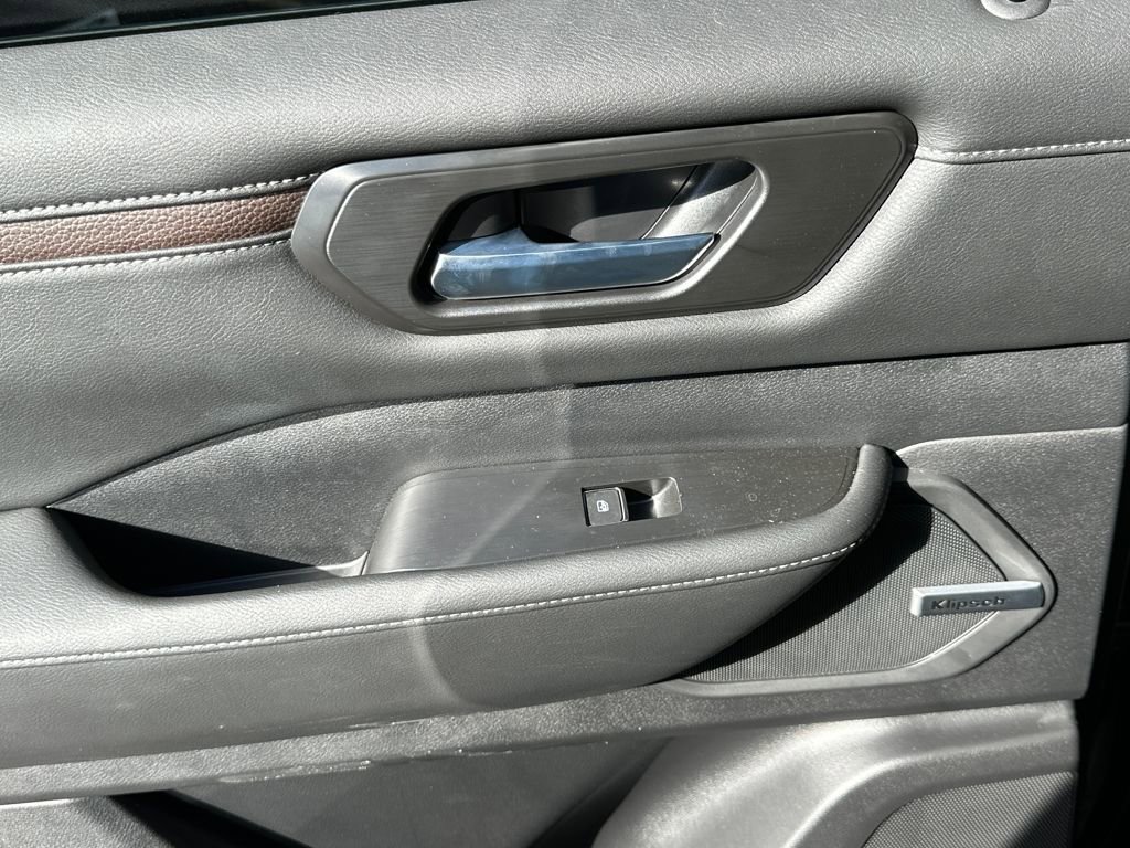 New 2025 Nissan Armada SL w/ Captain's Chari Seat Package image 16