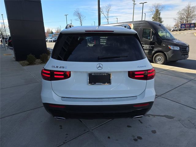 Used 2025 Mercedes-Benz GLB 250 4MATIC image 5