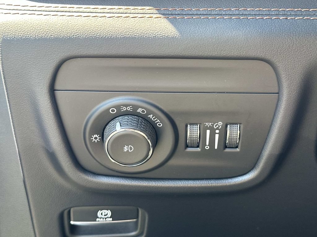 Used 2023 Jeep Grand Cherokee L Summit AWD/4WD image 28