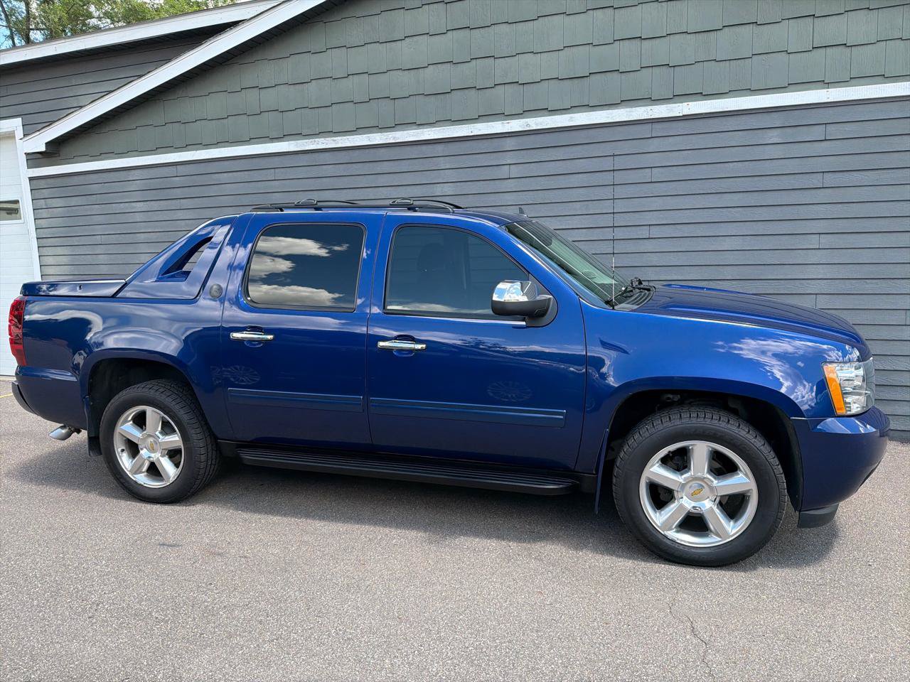 Used 2013 Chevrolet Avalanche LS w/ All-Star Edition AWD/4WD image 32