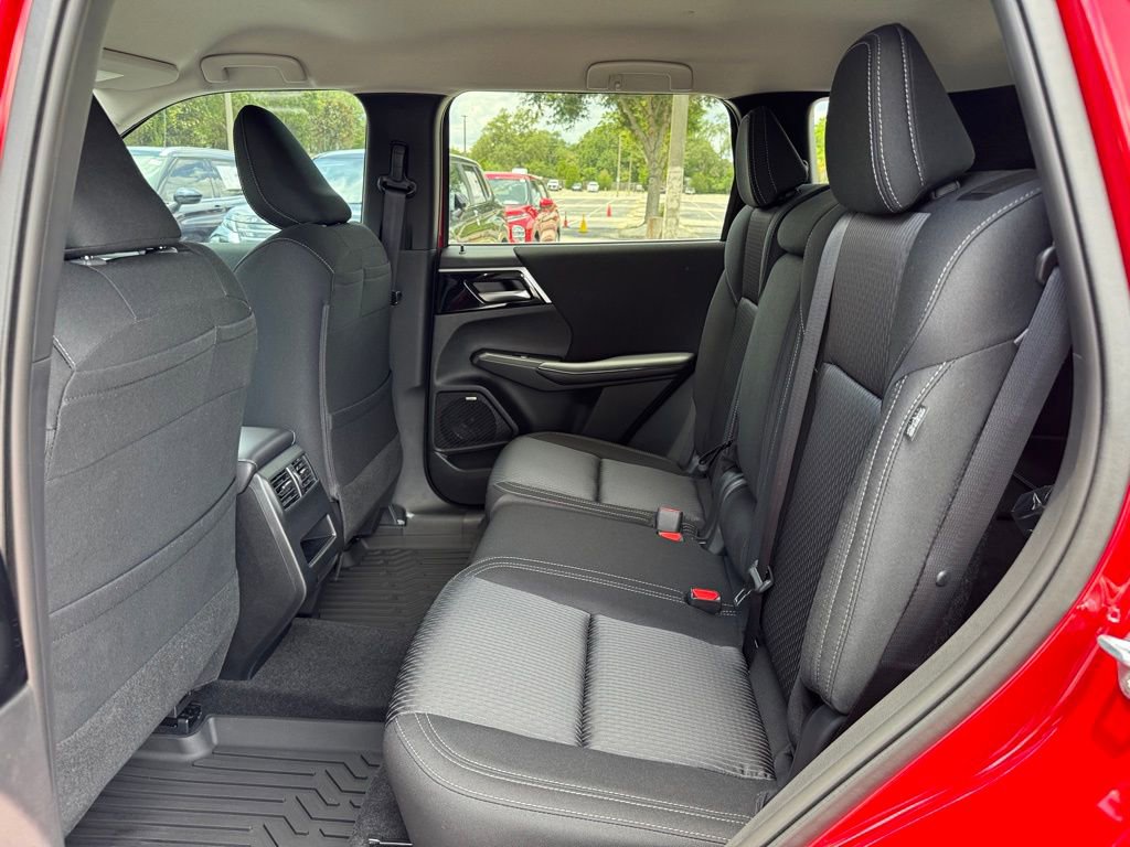 New 2025 Mitsubishi Outlander ES image 15