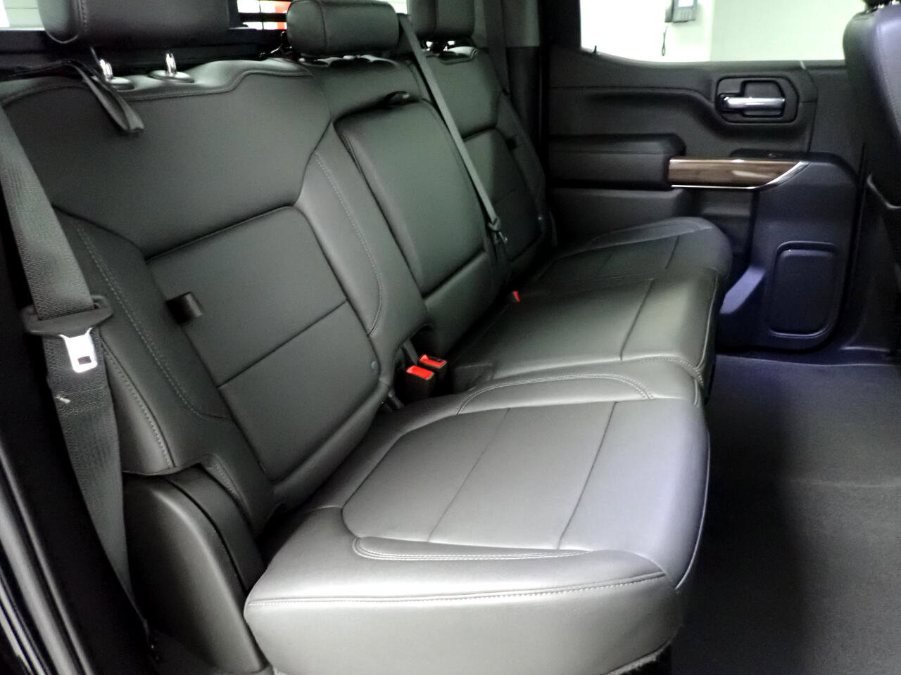 Used 2022 Chevrolet Silverado 1500 LT Trail Boss w/ Convenience Package II image 9