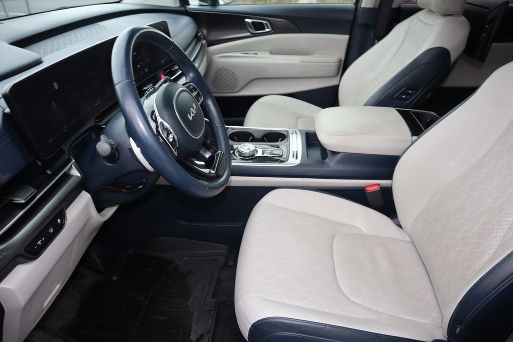 Used 2025 Kia Carnival SX FWD image 15