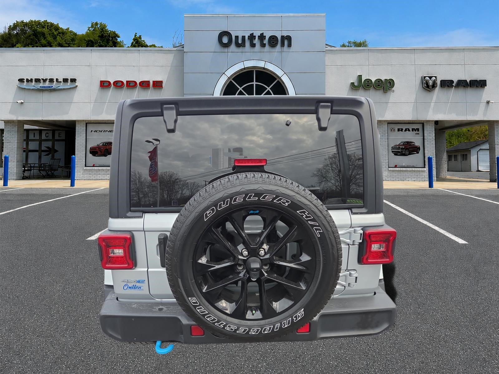 Certified 2023 Jeep Wrangler Unlimited Sahara w/ Cold Weather Group AWD/4WD image 4