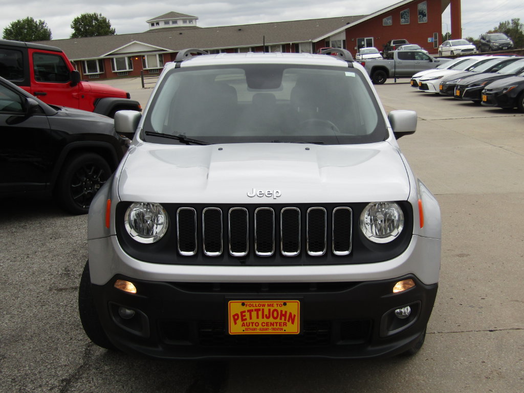 Used 2017 Jeep Renegade Latitude w/ Cold Weather Group AWD/4WD image 13