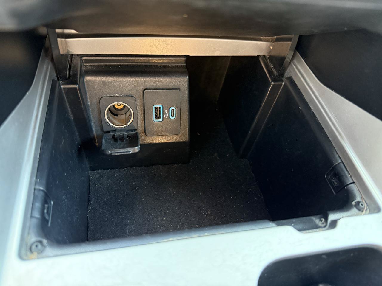 Used 2021 Ford Explorer XLT w/ Equipment Group 202A RWD image 37