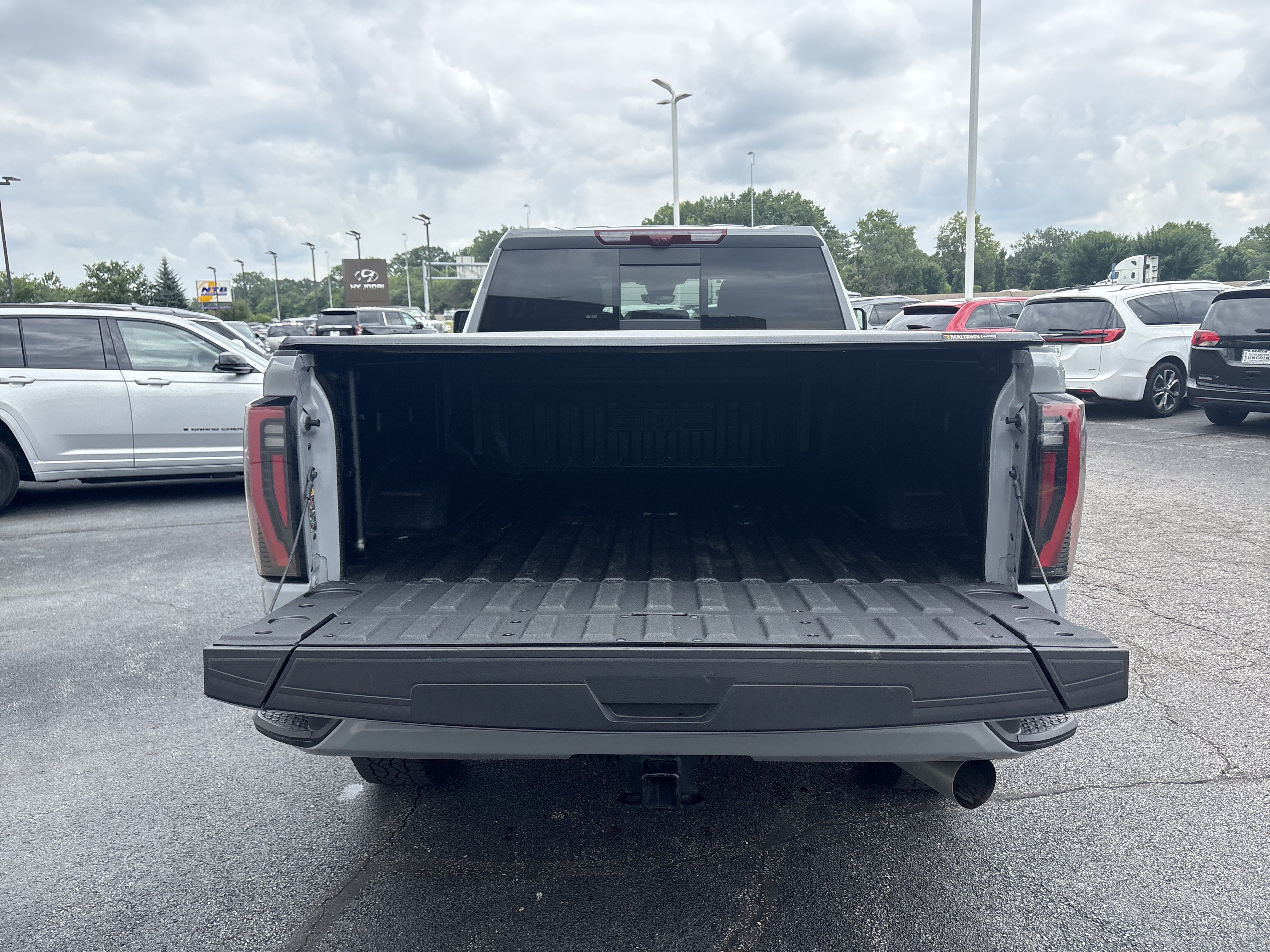 Used 2025 GMC Sierra 2500 AT4 w/ AT4 Premium Plus Package AWD/4WD image 10