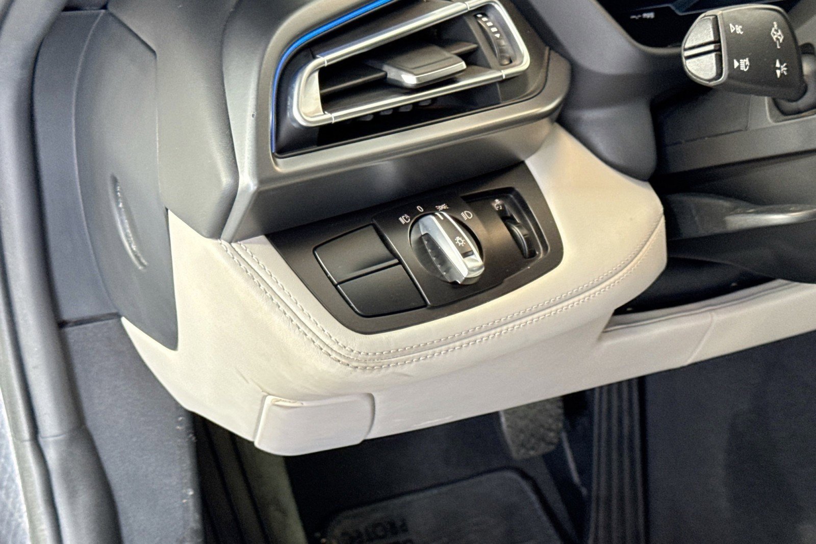 Used 2015 BMW i8 image 10