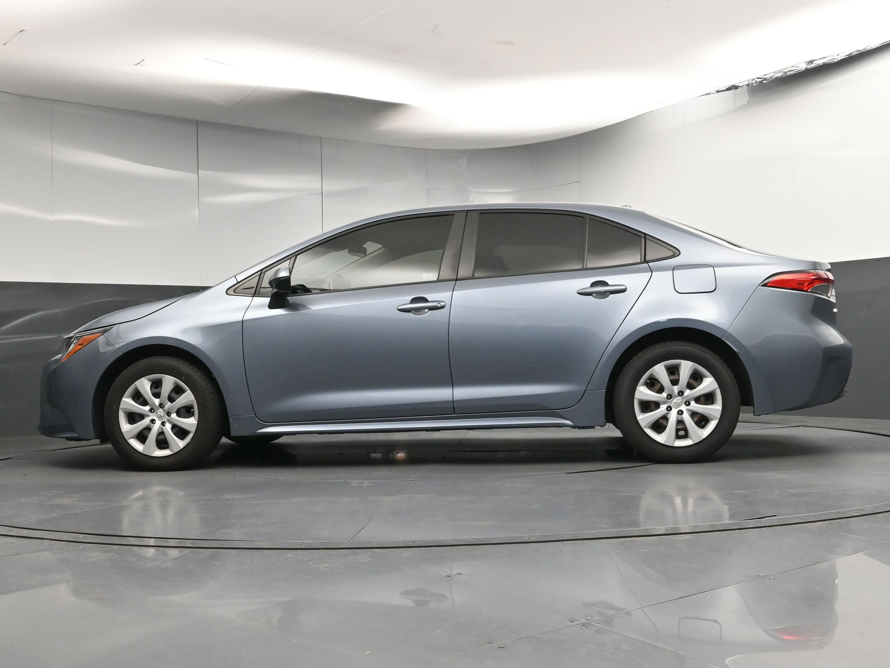 Used 2020 Toyota Corolla LE image 30
