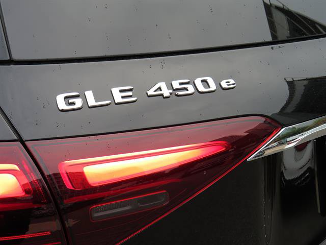 Used 2025 Mercedes-Benz GLE 450e 4MATIC w/ Driver Assistance Package image 32