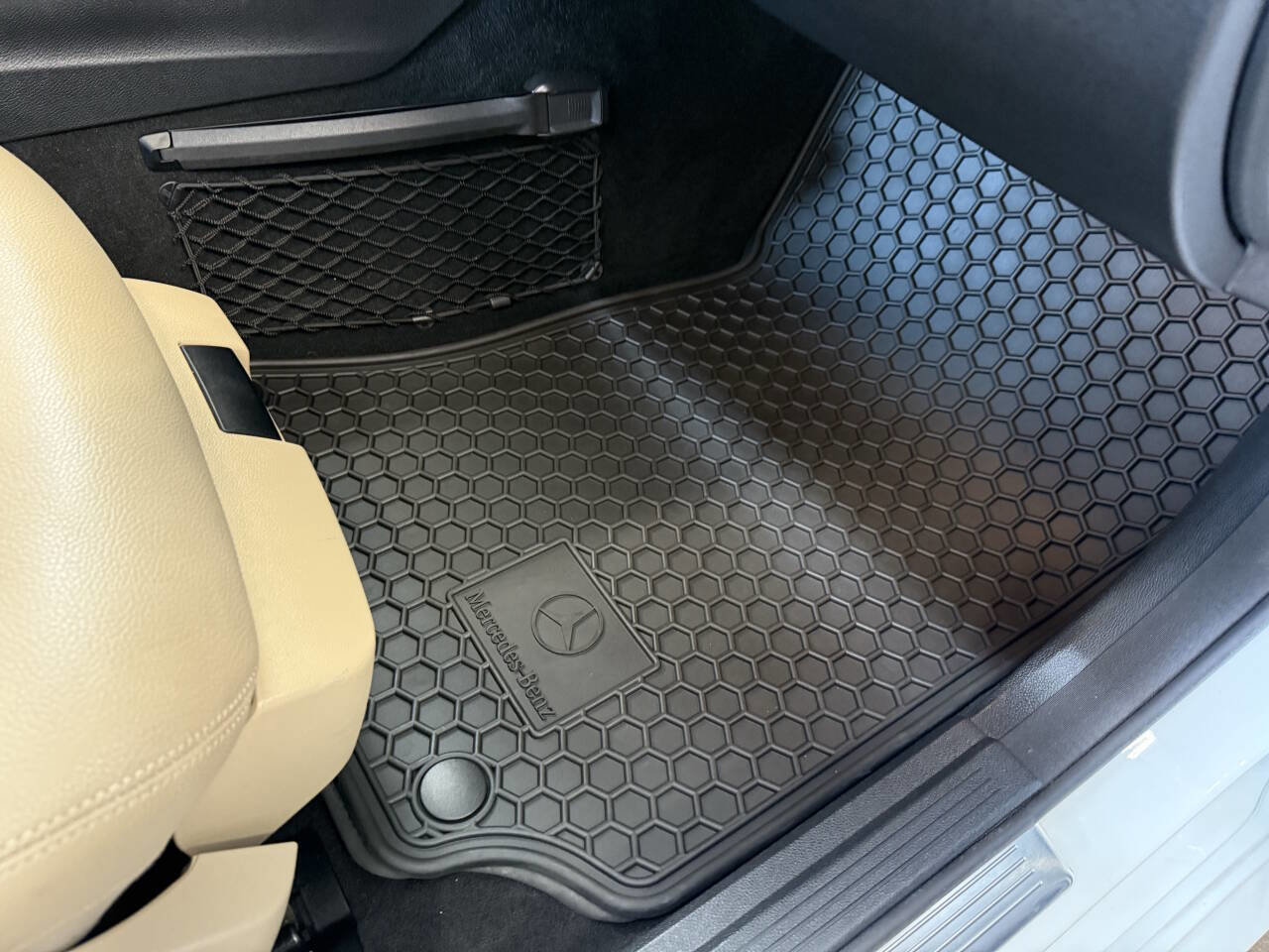 Used 2011 Mercedes-Benz E 350 Sedan image 38