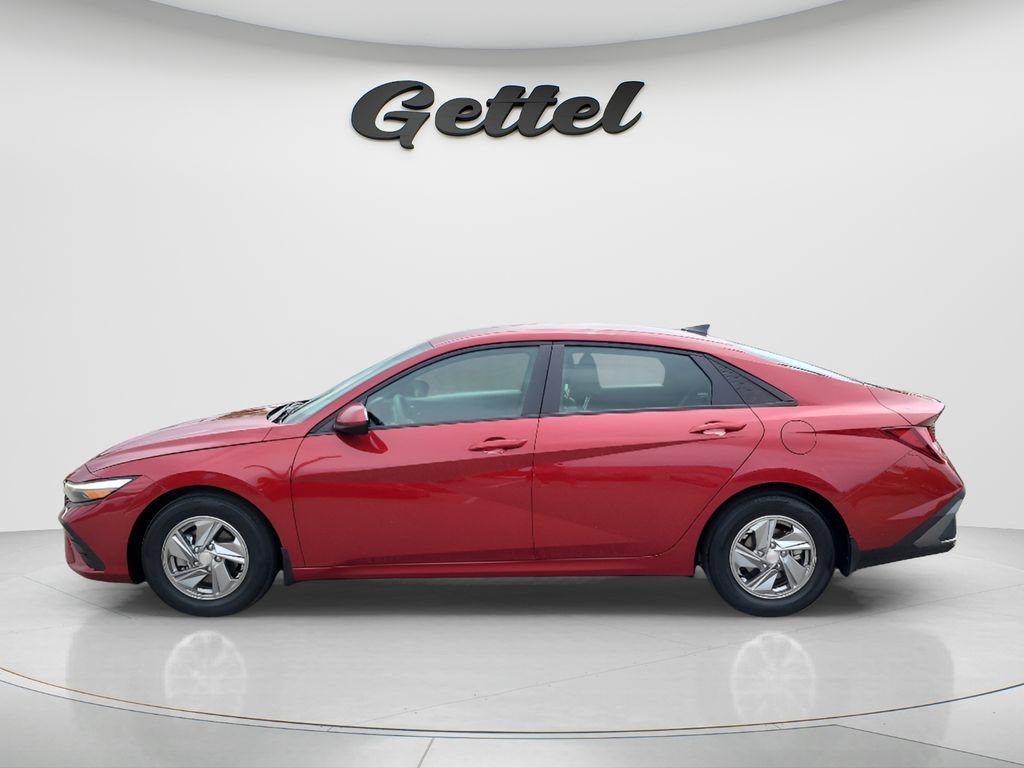 Used 2024 Hyundai Elantra SE FWD image 8