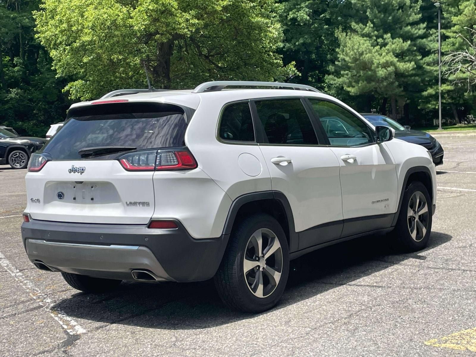 Used 2019 Jeep Cherokee Limited AWD/4WD image 6