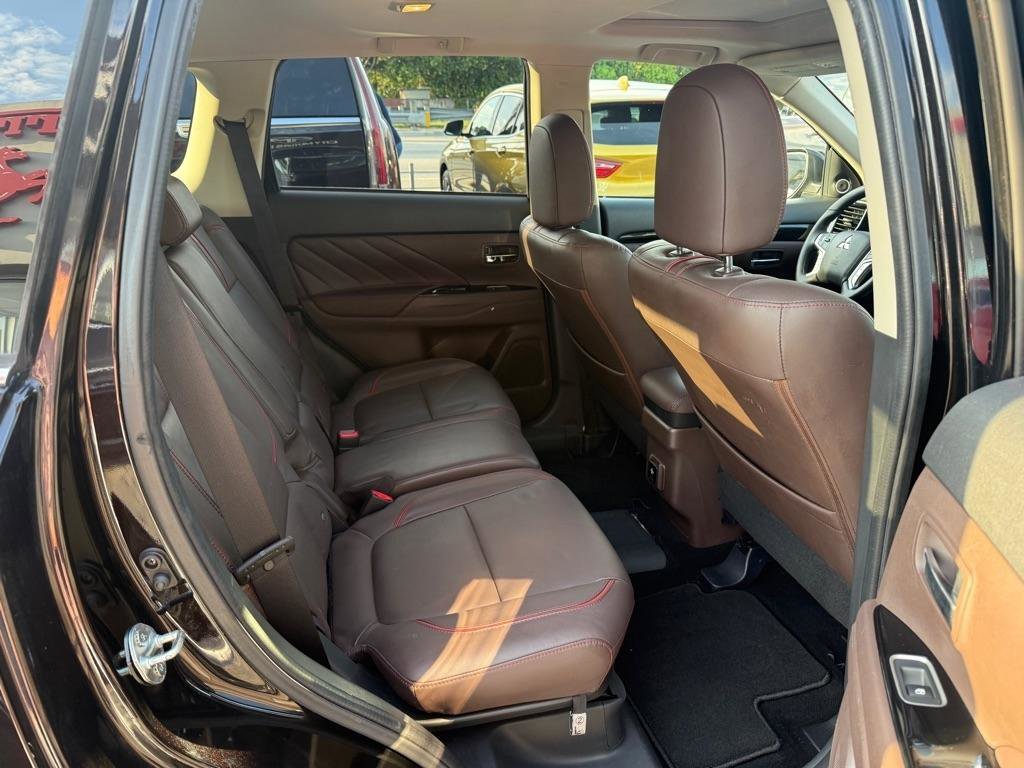 Used 2018 Mitsubishi Outlander SEL AWD/4WD image 21