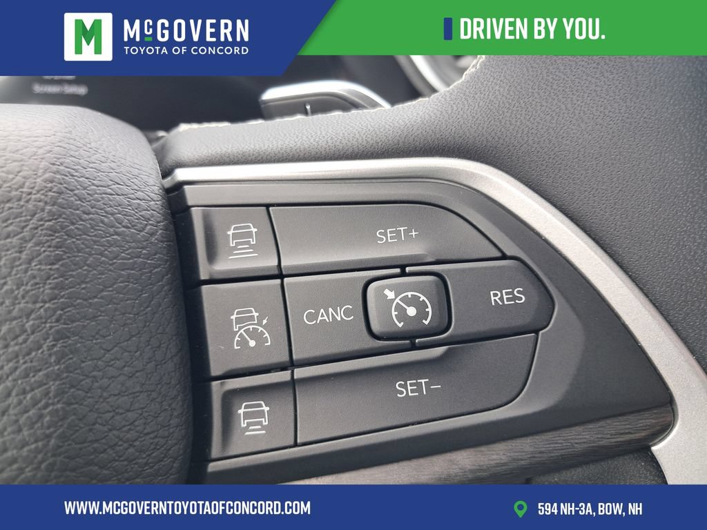 Used 2023 Jeep Grand Cherokee Limited w/ Black Appearance Package AWD/4WD image 26