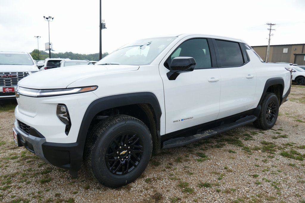 New 2026 Chevrolet Silverado EV LT image 6